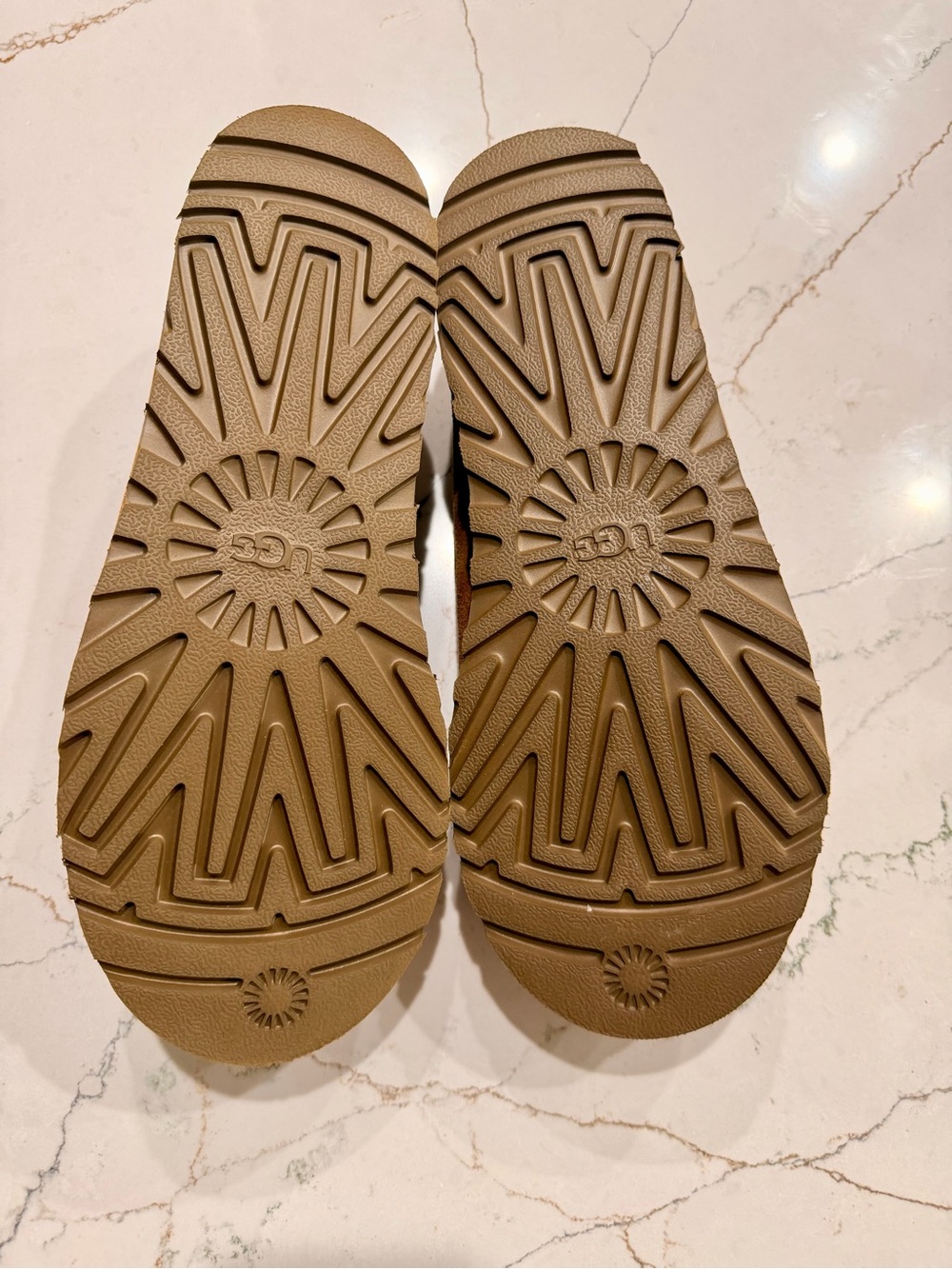 UGG Tasman Slipper Chestnut, Men 9/Women’s 10 New Without Box SN 5950 - Picture 9 of 9